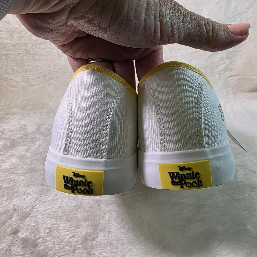 Disney Ground Up Winnie the Pooh White Honey Sneakers Women 11 NEW